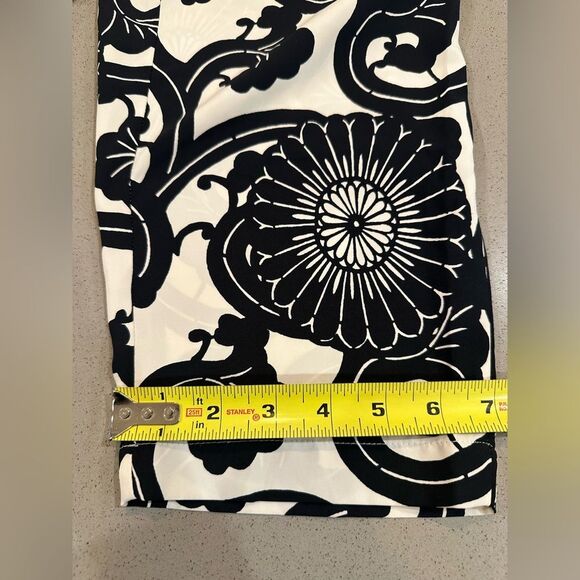 Natori Women’s Black & White designed Pants size medium - Picture 4 of 8